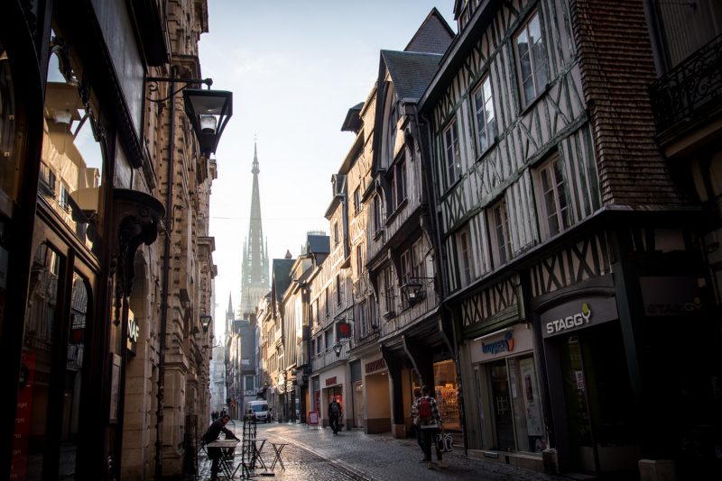Lever De Soleil Dans La Rue Du Gros Horloge à Rouen