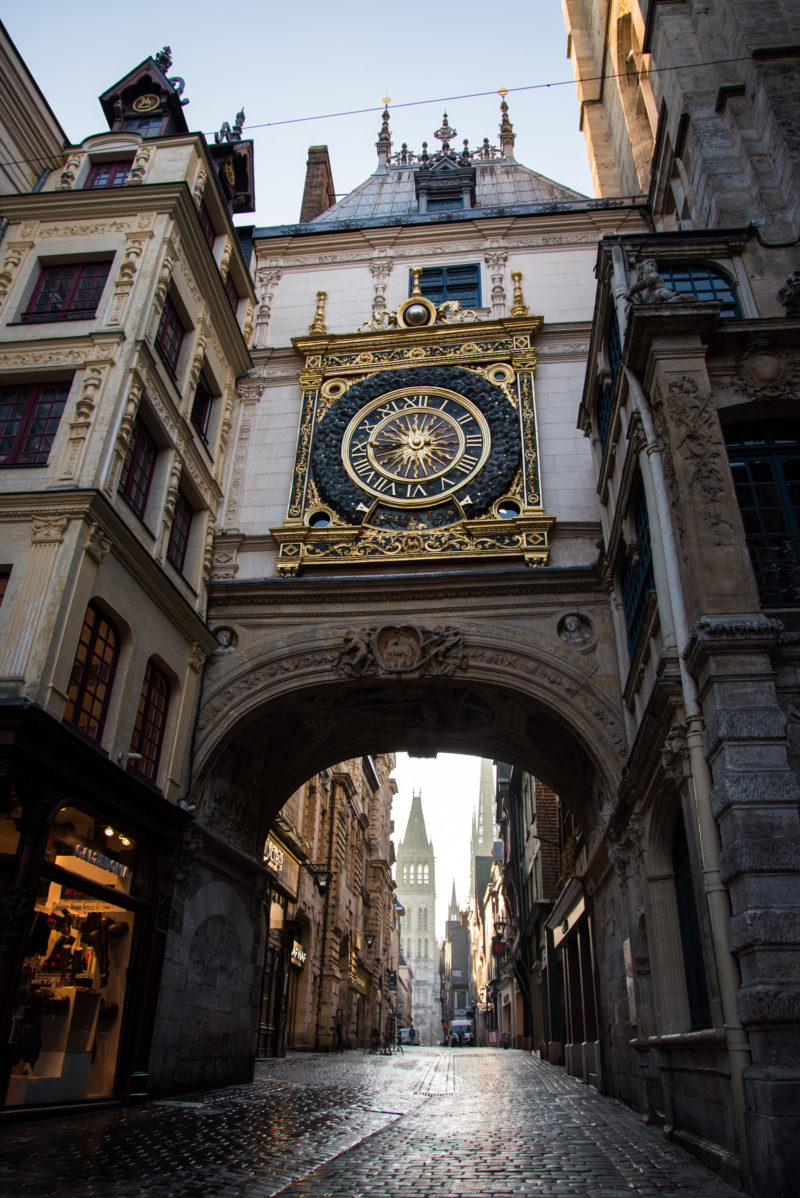 Le Gros Horloge De Rouen S'éveille