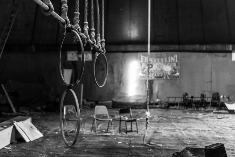 Chapiteau De Cirque Abandonné école Fratellini